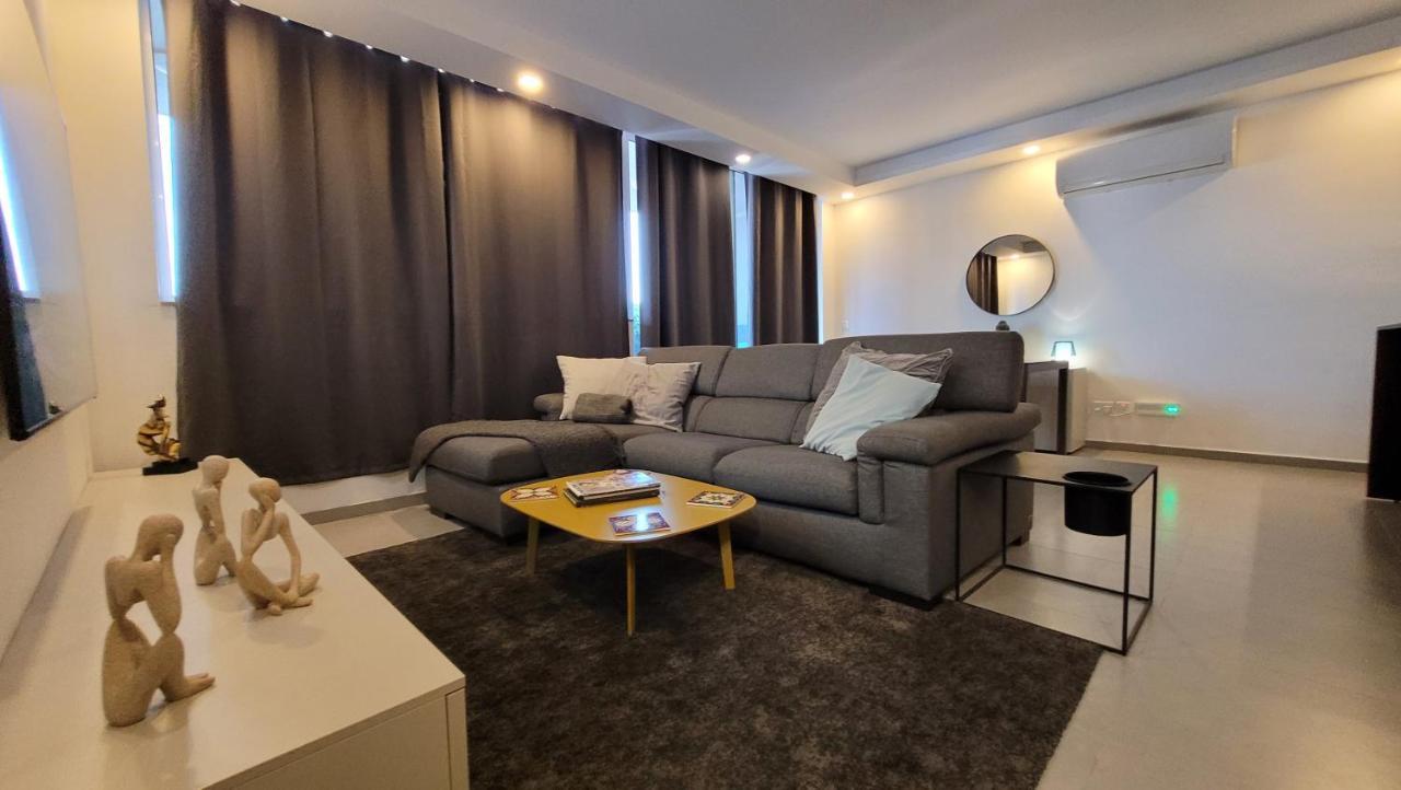 Apartmán Stylish - Modern - Large Terrace - 2 Bed - 200 M From Sea - Fully Air Con St. Paul's Bay Exteriér fotografie