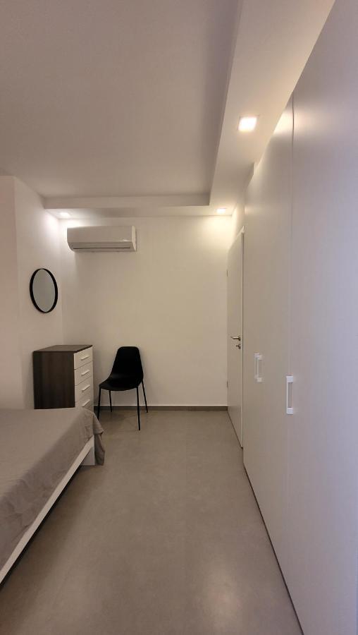 Apartmán Stylish - Modern - Large Terrace - 2 Bed - 200 M From Sea - Fully Air Con St. Paul's Bay Exteriér fotografie