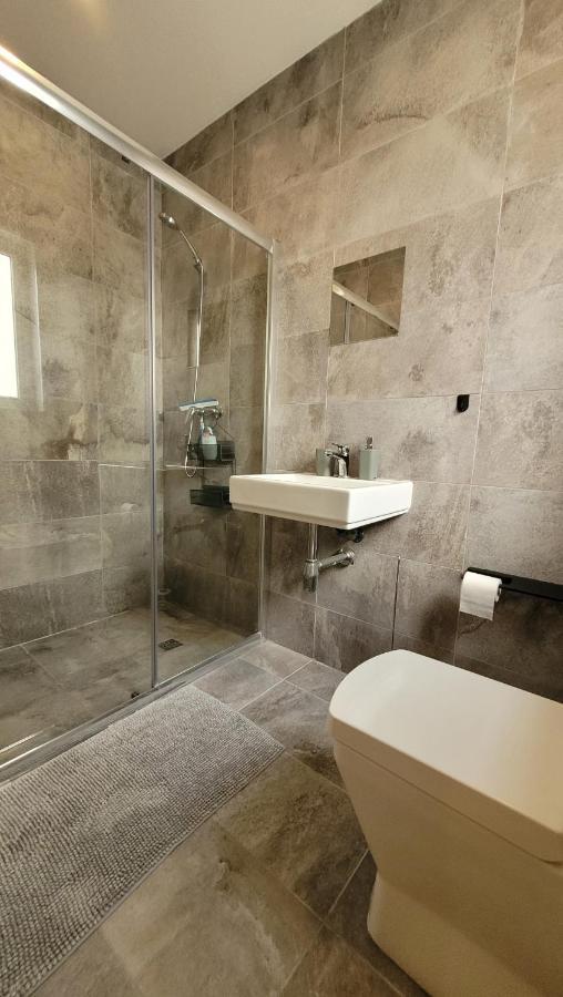 Apartmán Stylish - Modern - Large Terrace - 2 Bed - 200 M From Sea - Fully Air Con St. Paul's Bay Exteriér fotografie