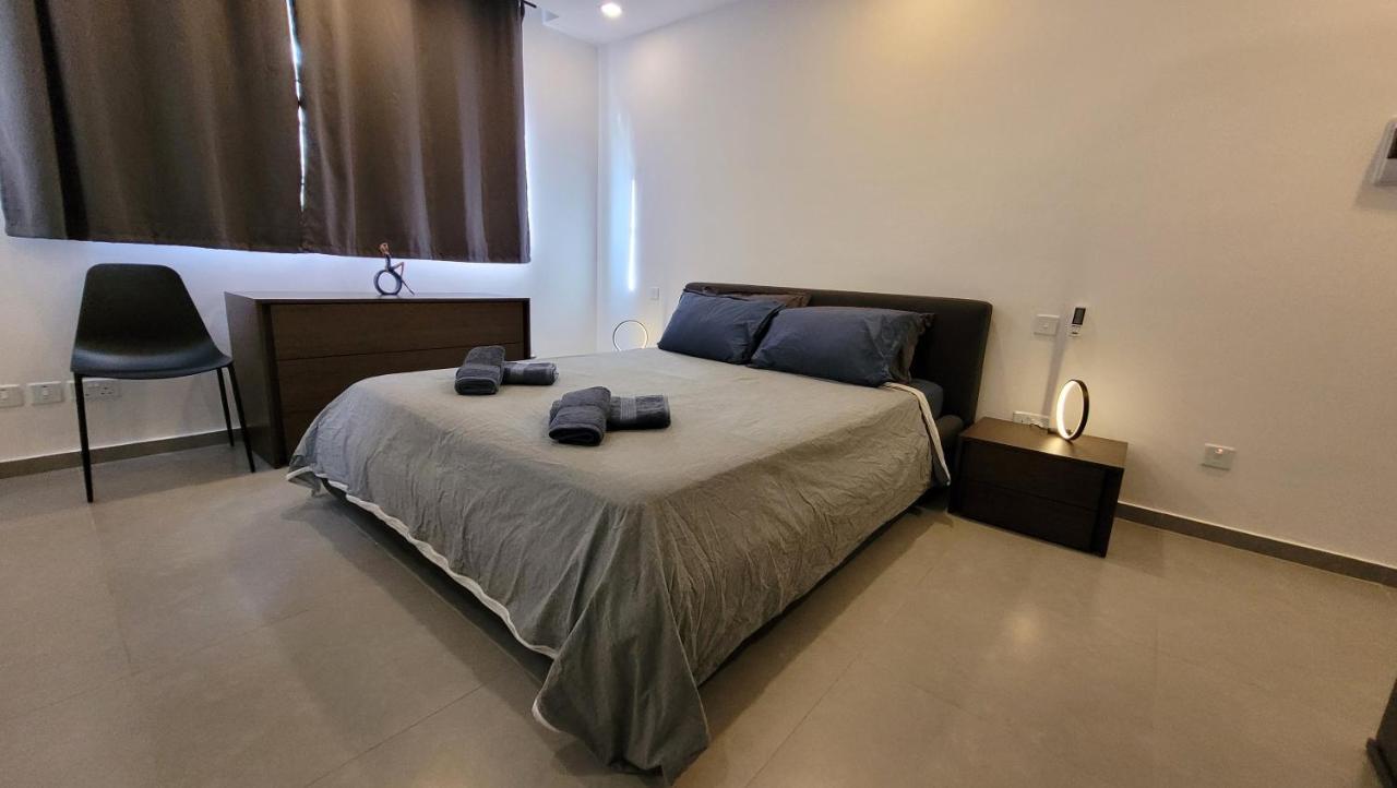 Apartmán Stylish - Modern - Large Terrace - 2 Bed - 200 M From Sea - Fully Air Con St. Paul's Bay Exteriér fotografie